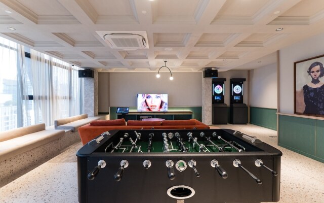 KLCC Modern Musical Sty 5Pax Scarletz Suite