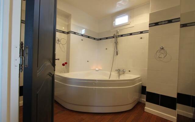 Apartement 120m with garden in a villa