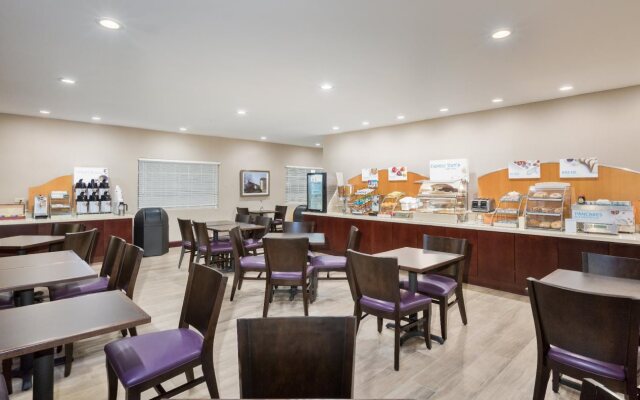 Holiday Inn Express Palestine by IHG