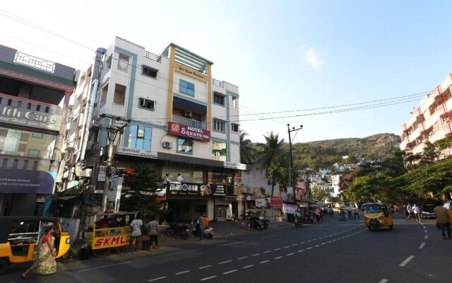 B Square Inn By OYO Rooms