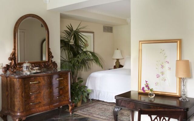 The Willows Historic Palm Springs Inn