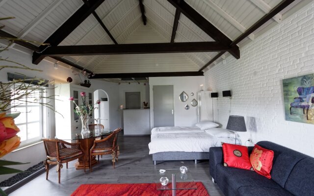 Room-room to Rent With own Entrance, liv