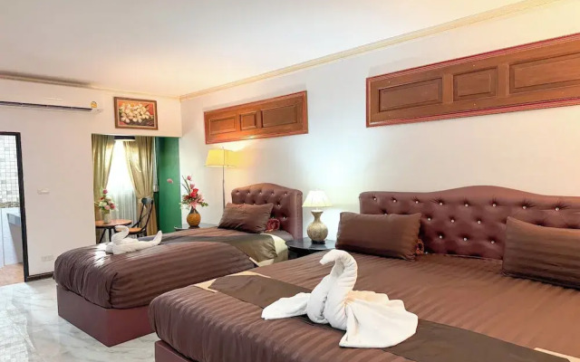 Chiangmai Lanna & Modern Loft  Hotel