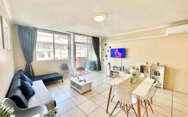 Beautiful Sky 2 Bed Apartment Next to Gateway