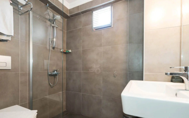 Yunus Hotel