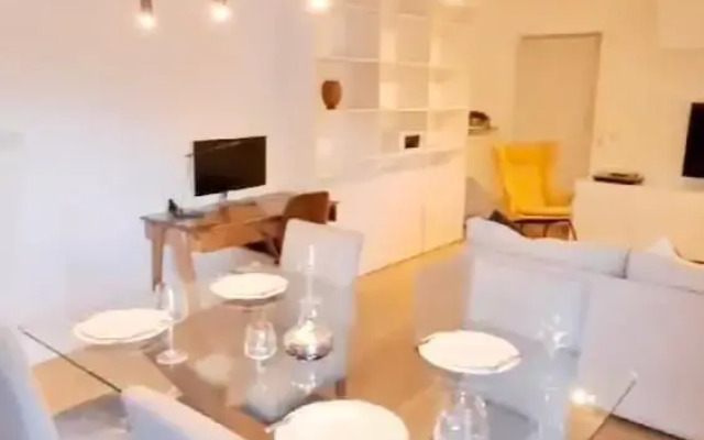 Bright 2 bedrooms flat w parking&balcont