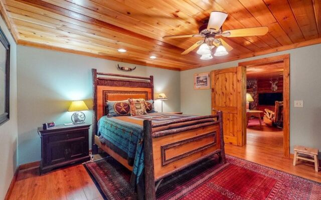 Cowboy Cabin on Stanley Creek