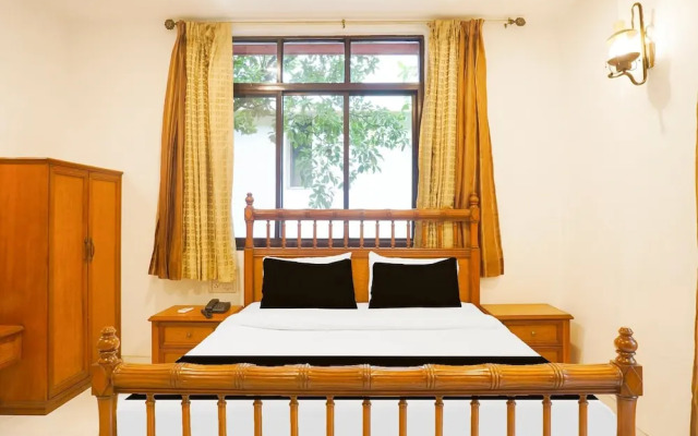 Premium Stays Near Fergusson College