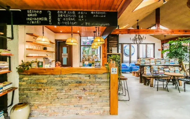 Zizai Garden Traveling with Hotel