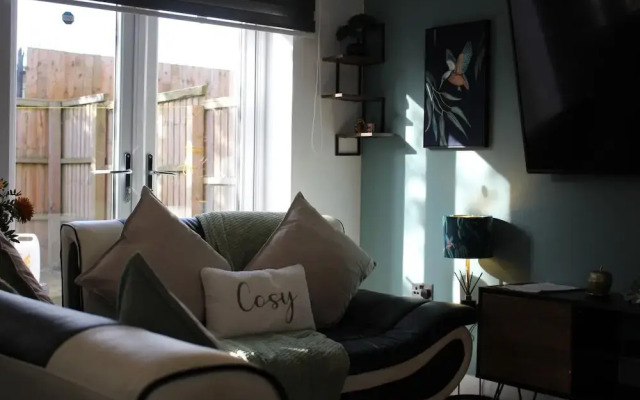 Bramblemead 5 bed House in Manchester Leigh