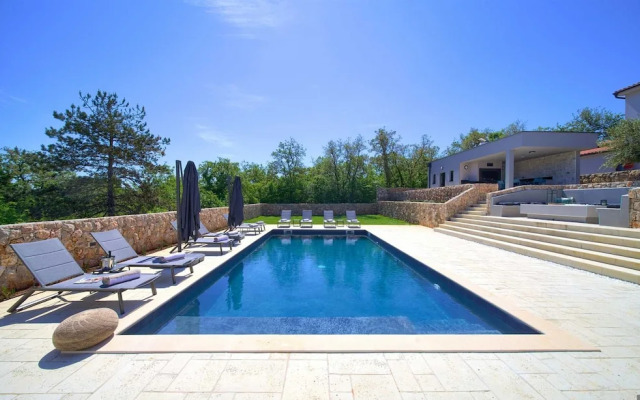 Villa Astrum With Heated Pool Jacuzzi and Sauna