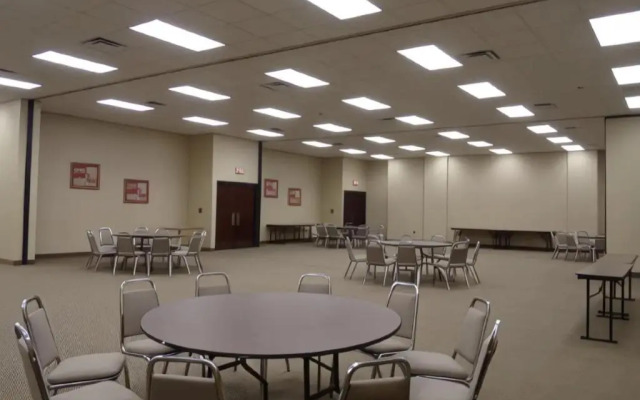 Super 8 by Wyndham Altus