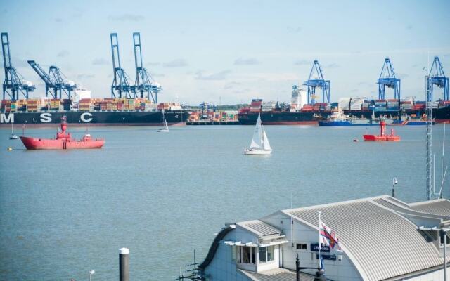 Admirals Harbour View 2-bed Apartment in Harwich