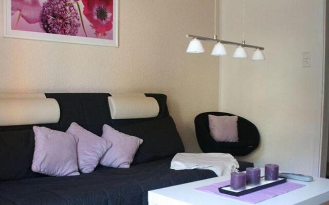 Gemuetliche-und-moderne-3-Zimmer-Ferienwohnung-mit-grosser-Terrasse-stadtnah