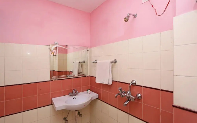 Capital O 6077 Hotel Ashraya
