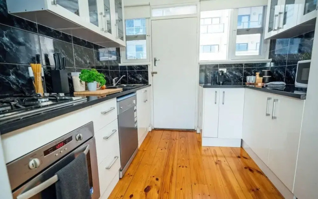 High Tide on Augusta-Netflix, wifi and chill...