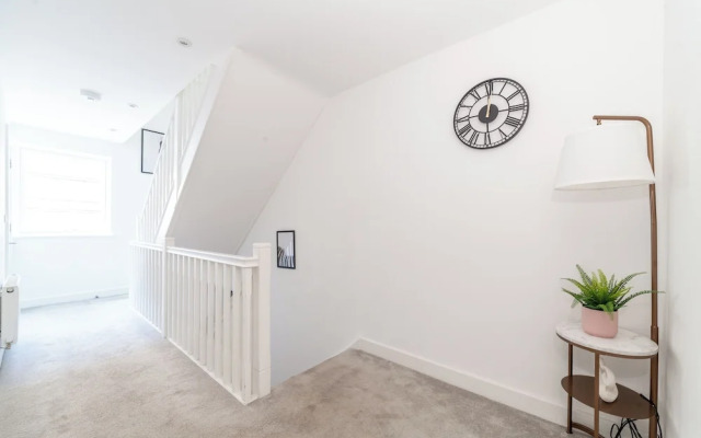 Stunning 5 Bedroom Retreat London