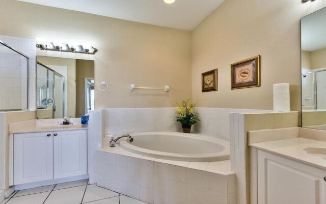 Solterra Vacation Rental: Luxury 3-BR Condo with Lake & Golf Views. Access to Luxury Pool, Hot Tub, and Golf Courses at Lely Resort. Close to Naples Beaches, 5th Avenue S, and Marco Island