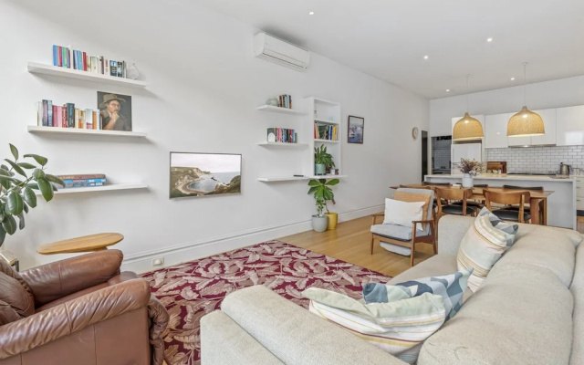 Modern Charm Meets Inner Convenience – Guest Rooms – Melbourne
