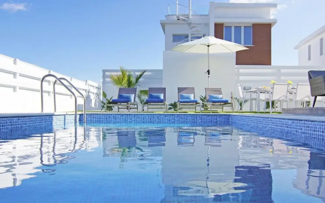 Austin Paralimni in Paralimni