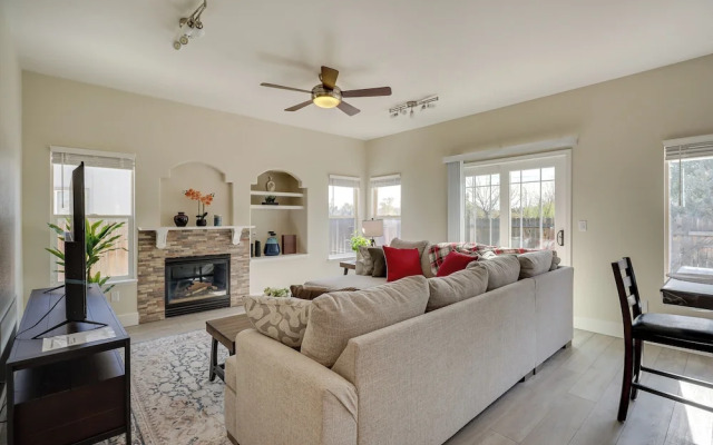 4 Mi to Downtown Reno: Spacious Family Retreat!