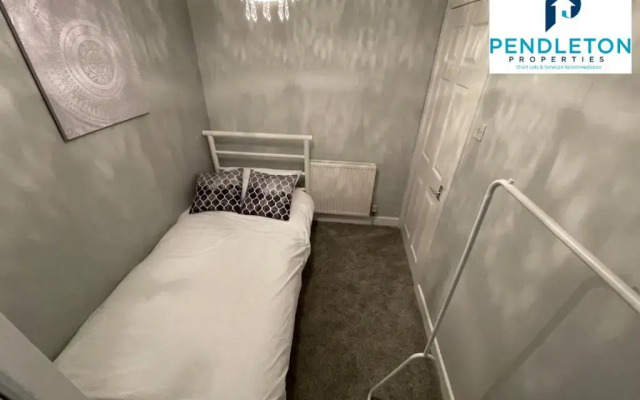 Cosy 2 bed property Contractor and Leisure Stays