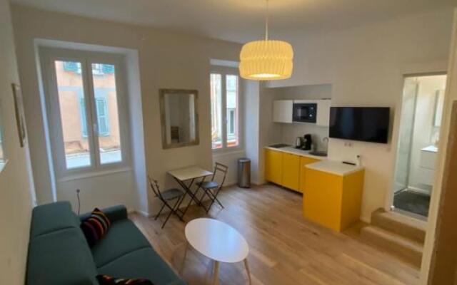 STUDIO rue pietonne Ajaccio