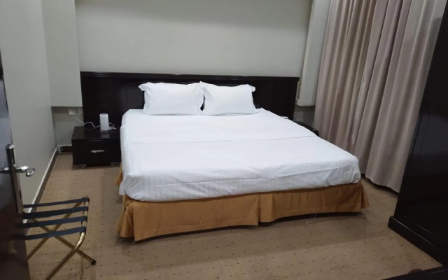 Evan Suites