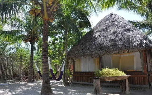 Holbox Hostel & Cabanas Ida y Vuelta Camping