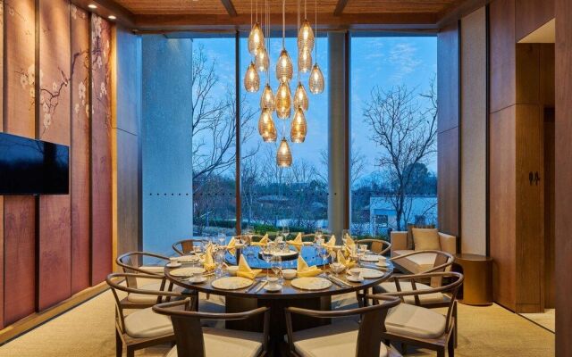 Lushan West Sea Resort, Curio Collection by Hilton