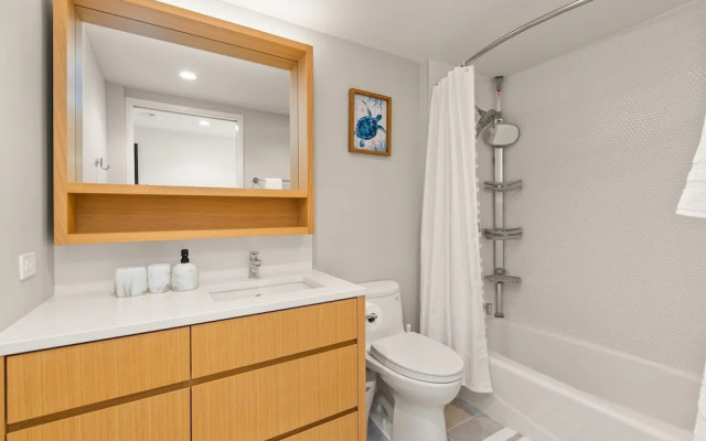 Sky Ala Moana 4209 2 Bedroom Condo by RedAwning
