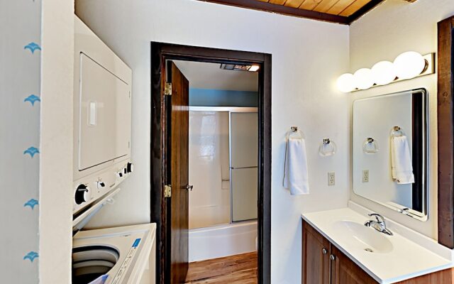 Mountaintop #D - 4 Br Condo