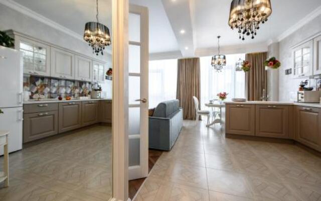 Apartment with Sea View near Park Shevchenko