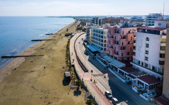 Mackenzie Beach Hotel & Apartments