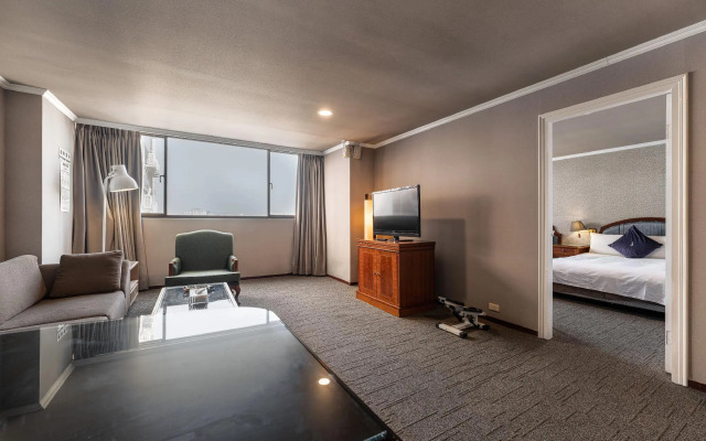 Hotel j Metropolis
