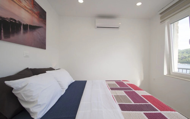 Apartment in Tri Porte (Potirna) with sea view, terrace, air conditioning, WiFi (39-2)