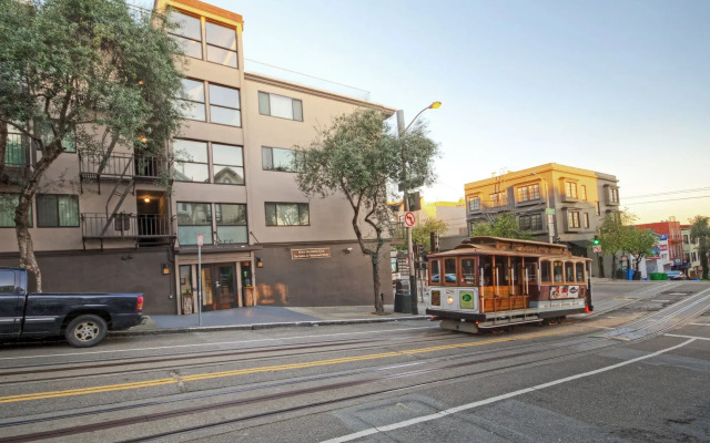 Suites At Fishermans Wharf