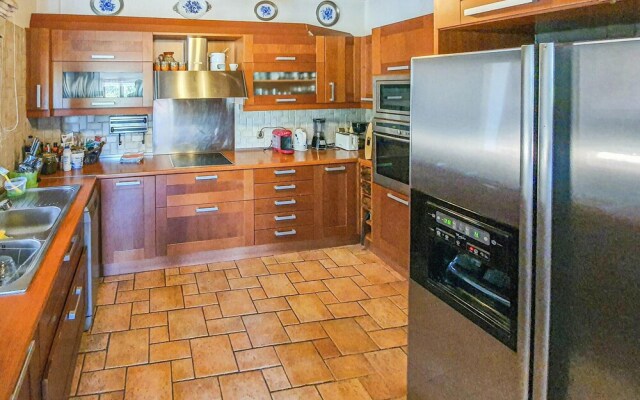 Stunning Home in Kiato With Sauna, Wifi and 5 Bedrooms