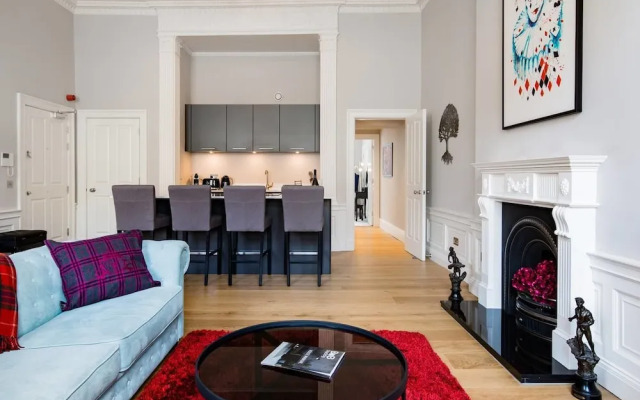 JOIVY York Place Apartment in Georgian City Centre Building