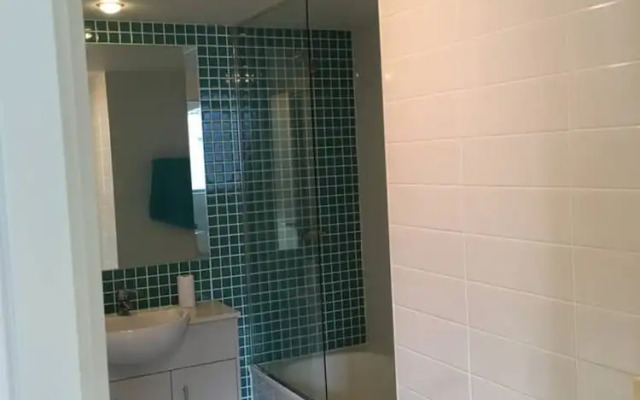 Modern 2 Bedroom Ocean View Apartment In Burleigh Heads