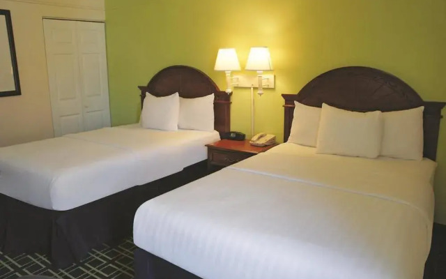 La Quinta Inn & Suites By Wyndham Tulsa Central