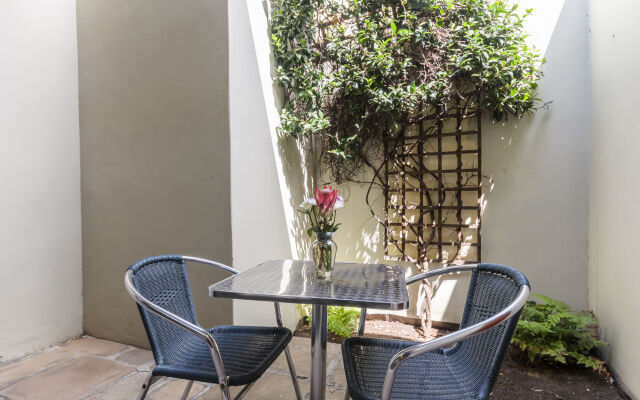 Admiral's Lodge Guest House B & B