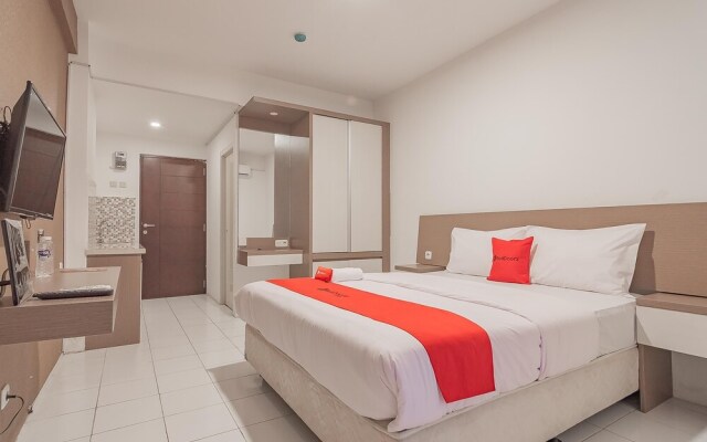 Emerald Apartel by RM.