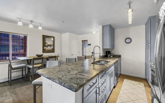 Swans Nest 1601 2 Bedroom Condo by RedAwning