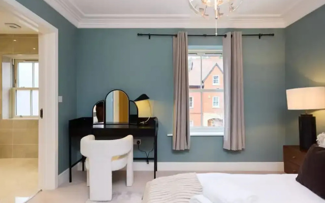 The Ascot Escape - Stylish 4bdr With Courtyard