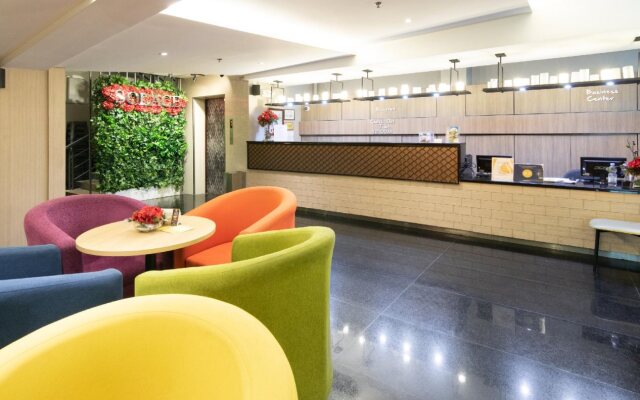 OYO 146 Solace Hotel - Vaccinated Staff