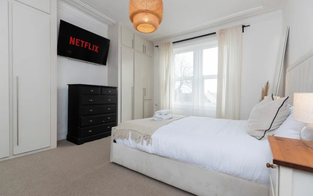 Bright 4-bedroom Maisonette in Gateshead