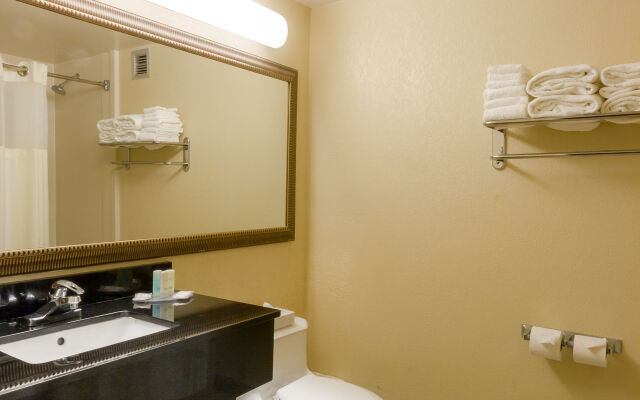 Clarion Inn & Suites Miami International Airport