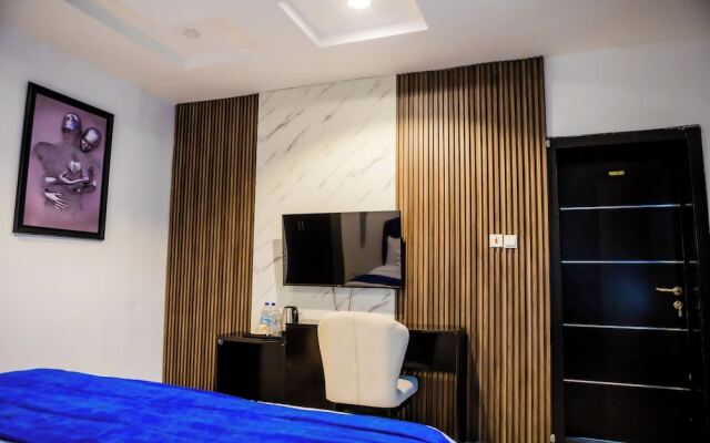 El Elyon Hotel and Suites