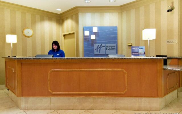 Holiday Inn Express Vancouver-Metrotown (Burnaby), an IHG Hotel